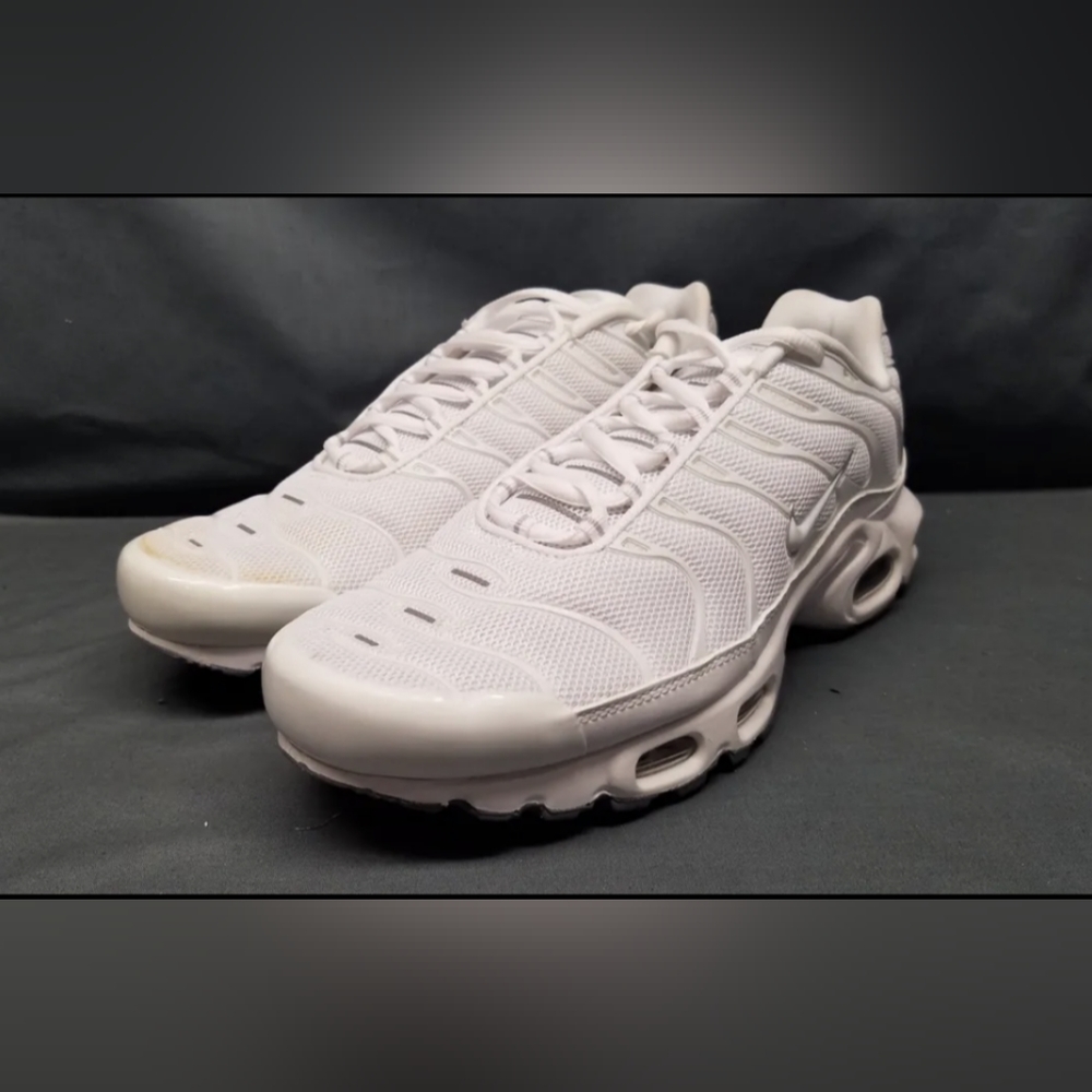 NWOB Nike Women's All-White Mesh Air-Style Sneakers - Picture 4 of 5